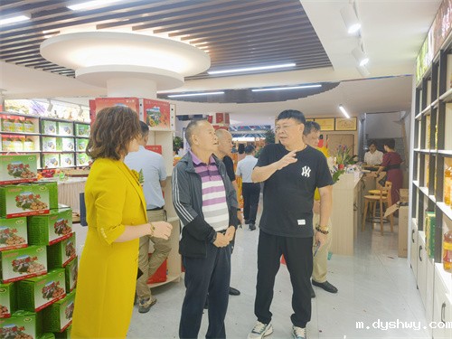 1693989691112308.jpg 9bf184068561355acae0d1805005c9c.jpg